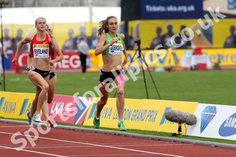 Lisa Dobriskey beats Hannah England in the 1500 metres, 2011 Aviva London Grand Prix